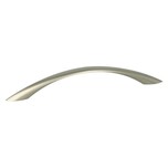 Uchwyt US26 - nikiel satynowy / rozstaw 128 mm    Wymiary: - długość całkowita: 162 mm - rozstaw otworów: 128 mm   Materiał: metal    Kolor pokrycia:...
