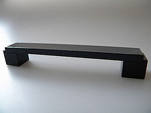 Uchwyt Aluminiowy US48 Czarny Połysk Rozstaw 448mm OSTATNI - Gamet