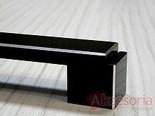 Uchwyt Aluminiowy US48 Czarny-Połysk Z Przetar Rozstaw192mm(W) - Gamet