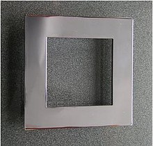 Uchwyt nowoczesny WMN 300 chrom połysk rozstaw 64mm - Giusti