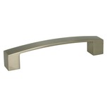 Uchwyt UU24 - nikiel szczotkowany / rozstaw 128 mm    Wymiary: - długość całkowita: 146 mm - rozstaw otworów: 128 mm   Materiał: metal (ZnAl)   Kolor...