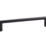 Uchwyt 2576 - czarny mat / rozstaw 128 mm   Wymiary: - długość: 150 mm - rozstaw otworów: 128 mm   Materiał: metal   Kolor pokrycia: czarny mat  ...