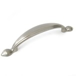 Uchwyt 15114 - stal szczotkowana / rozstaw 96 mm    Wymiary: - długość całkowita: 140 mm - rozstaw otworów: 96 mm   Materiał: metal (stop cynku i...