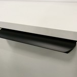 Uchwyt listwowy UA02 - czarny mat / rozstaw 320 mm    Wymiary: - długość całkowita: 340 mm - rozstaw otworów: 320 mm   Materiał: aluminium   Kolor...