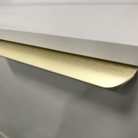 Uchwyt listwowy UA02 - złoty szczotkowany / rozstaw 160 mm    Wymiary: - długość całkowita: 180 mm - rozstaw otworów: 160 mm   Materiał: aluminium  ...