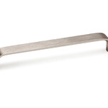 Uchwyt SENSE 0195 - efekt stali nierdzewnej / rozstaw 320 mm   Wymiary: - długość: 327 mm - szerokość profilu: 25 mm - wysokość: 29,5 mm - rozstaw...