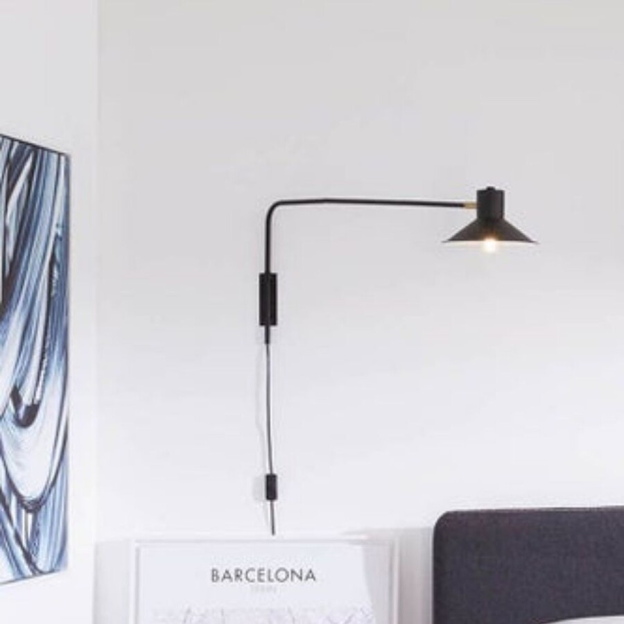 lampa_scienna_metalowa_czarna_na_wysiegniku_2x24_cm_7202520564.jpg