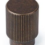 Gałka ARPA 0583 - mosiądz rustykalny / fi 22 mm Arpa cechuje się prostą i symetryczną estetyką, która nawiązuje do wpływów stylu art deco, cieszącego...