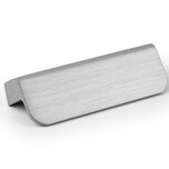 Uchwyt meblowy FLAPP 0610 - efekt stali nierdzewnej / rozstaw 32 mm    Wymiary: - długość: 70 mm - głębokość: 23.2 mm - wysokość: 22 mm - rozstaw...