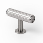Gałka RILLE 0528 - efekt stali nierdzewnej / 55 mm    Wymiary: - długość: 55 mm    Materiał: aluminium    Kolor pokrycia: stal szlachetna    Gałka...
