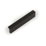 Uchwyt ANGLE 0077 - czarny mat / rozstaw 64 mm   Wymiary: - długość: 100 mm - rozstaw otworów: 64 mm   Materiał: aluminium   Kolor pokrycia: czarny mat...