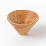 Gałka CONIC 0538 - dąb / fi 43 mm Wymiary: - średnica: 43 mm - wysokość: 25 mm Materiał: drewno Kolor pokrycia: dąb Producent: Viefe
