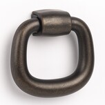 Kołatka PENDANT - mosiądz antyczny / szerokość 39.3 mm Wymiary: - szerokość: 39.3 mm - wysokość: 37.9 mm Materiał: metal Kolor pokrycia: mosiądz...