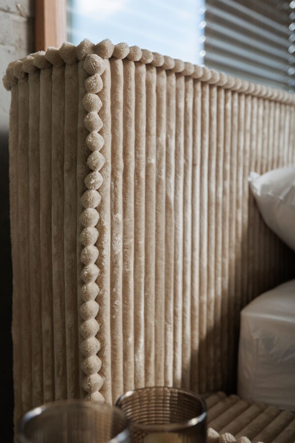 Łóżko tapicerowane z pojemnikiem SCALA 140x200