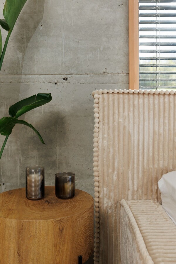 Łóżko tapicerowane z pojemnikiem SCALA 140x200