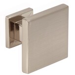 Gałka kwadratowa 2506 - stal szlachetna / 30 mm Wymiary: - szerokość 30 mm - wysokość 23 mm - głębokość 30 mm