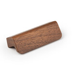 Uchwyt meblowy FLAPP 0613 - orzech / rozstaw 32 mm    Wymiary: - długość: 70 mm - głębokość: 24 mm - wysokość: 22 mm - rozstaw otworów: 32 mm   ...
