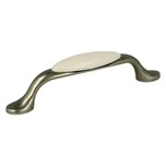 Uchwyt UP19 - nikiel patynowany, porcelana mleczna / rozstaw 96 mm   Wymiary: - długość całkowita: 128 mm - rozstaw otworów: 96 mm   Materiał: - metal -...
