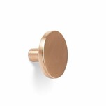 Gałka COMO 0168 - mosiądz cava szczotkowany / fi 26 mm Gałka Como dodaje nowy wymiar do bestsellerowego modelu marki Viefe. Jest wykonana z zamaku. Prostota...