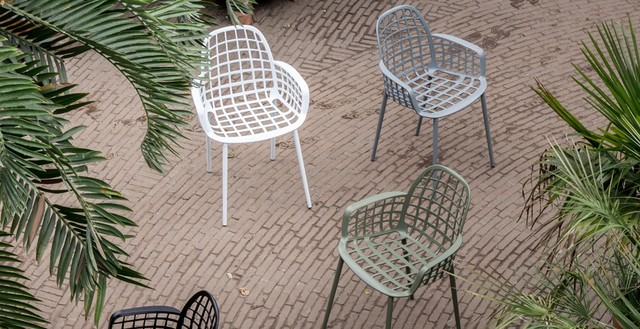 Meble ogrodowe plastikowe - triumf mobilności w ogrodzie